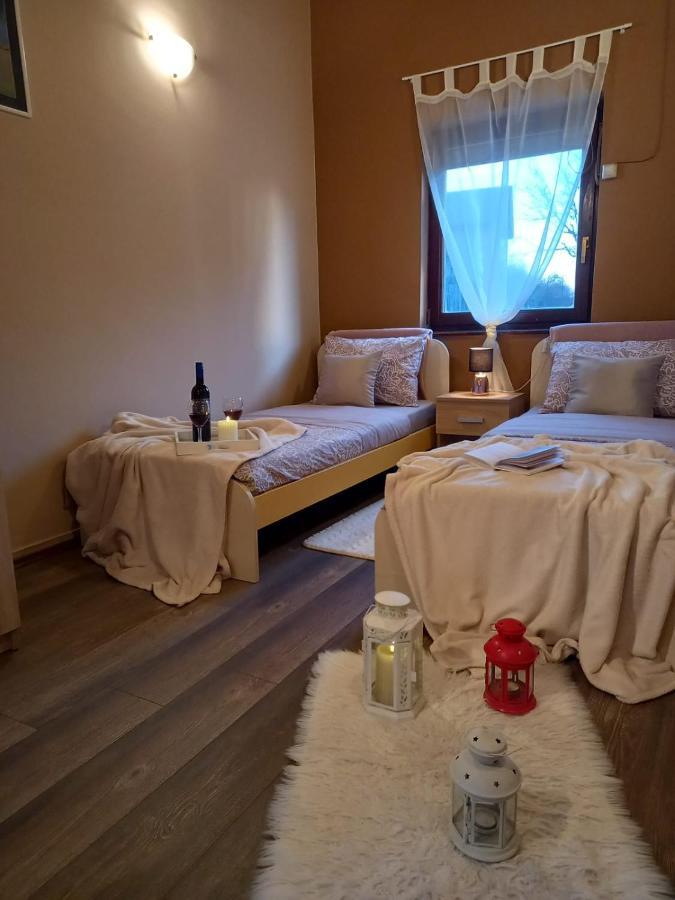 Guest House Studio Apartman Marina - With Jacuzzi, Free Parking, Pet Friendly Карловац Екстериор снимка
