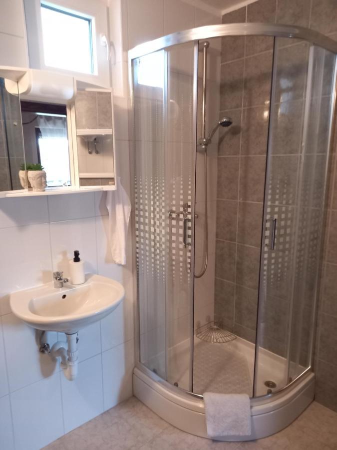 Guest House Studio Apartman Marina - With Jacuzzi, Free Parking, Pet Friendly Карловац Екстериор снимка
