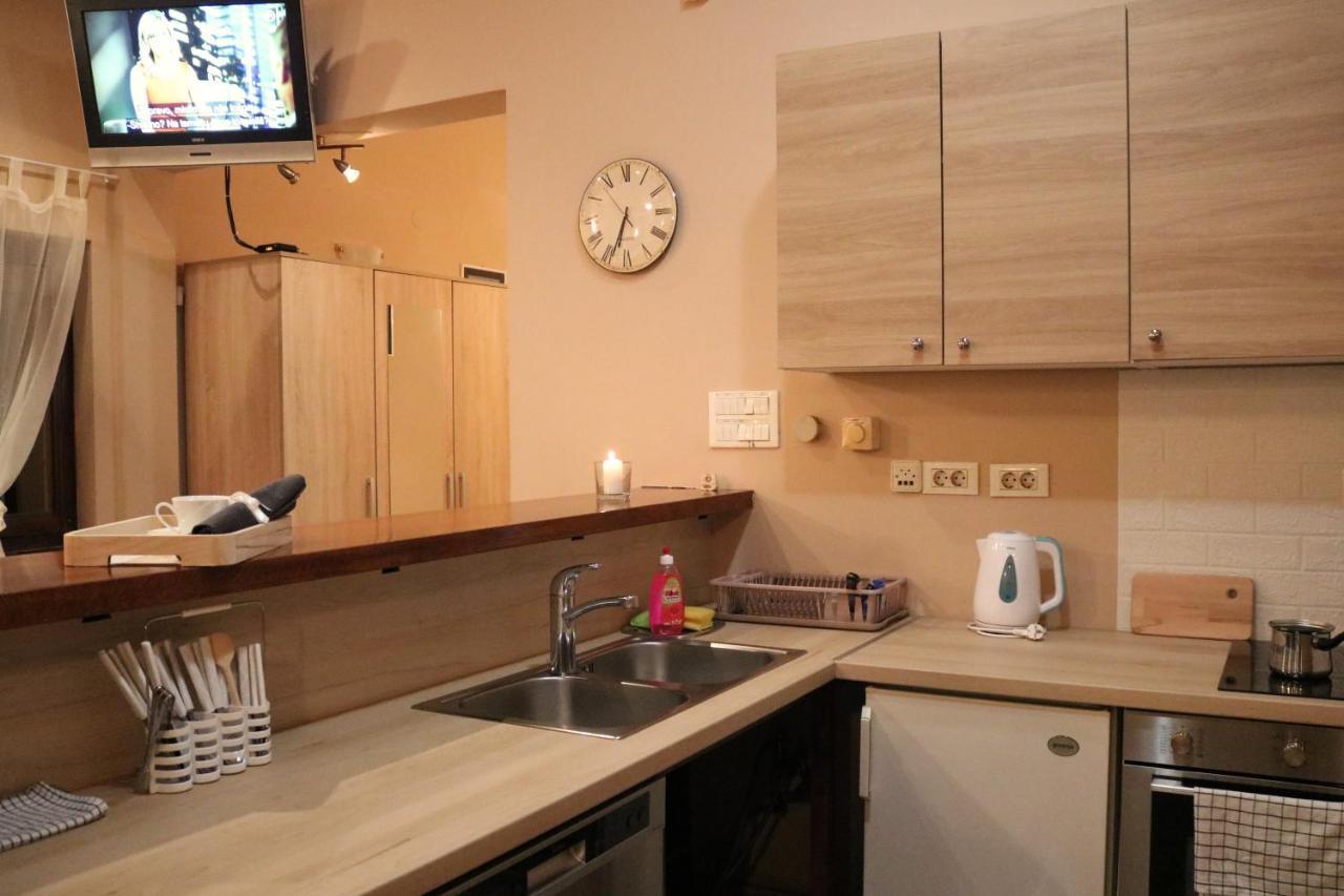 Guest House Studio Apartman Marina - With Jacuzzi, Free Parking, Pet Friendly Карловац Екстериор снимка