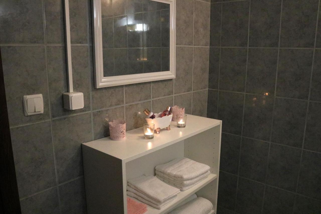 Guest House Studio Apartman Marina - With Jacuzzi, Free Parking, Pet Friendly Карловац Екстериор снимка