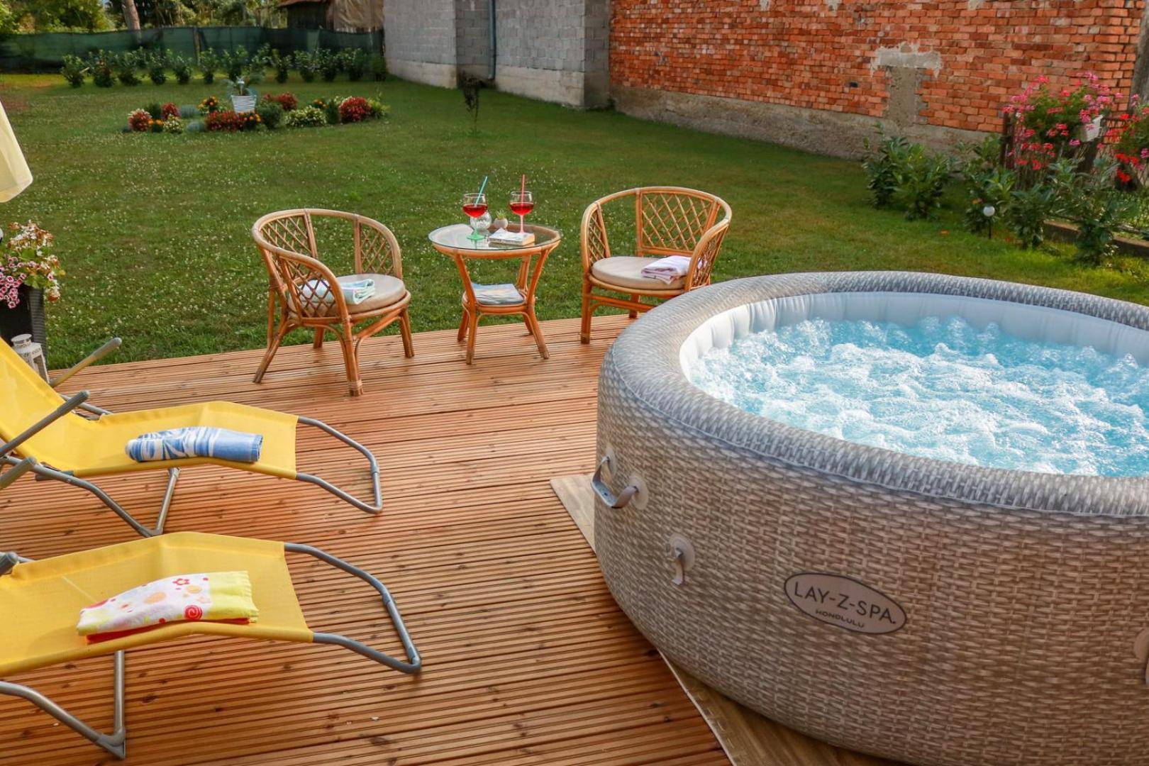 Guest House Studio Apartman Marina - With Jacuzzi, Free Parking, Pet Friendly Карловац Екстериор снимка
