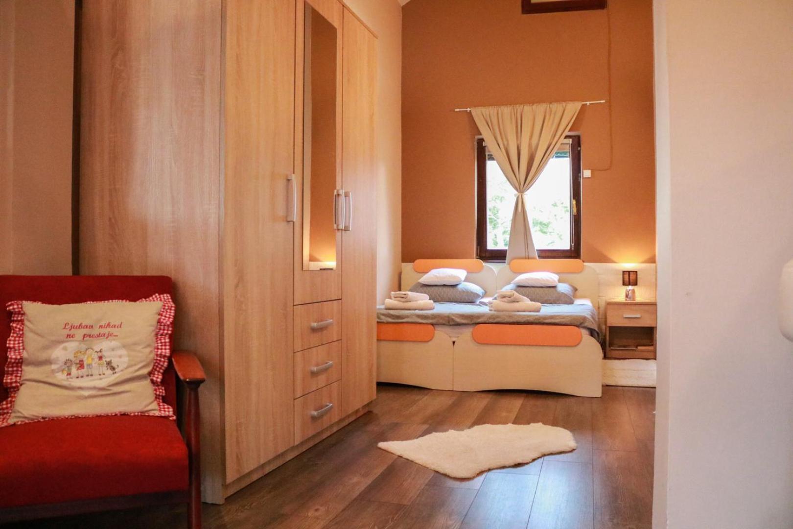 Guest House Studio Apartman Marina - With Jacuzzi, Free Parking, Pet Friendly Карловац Екстериор снимка